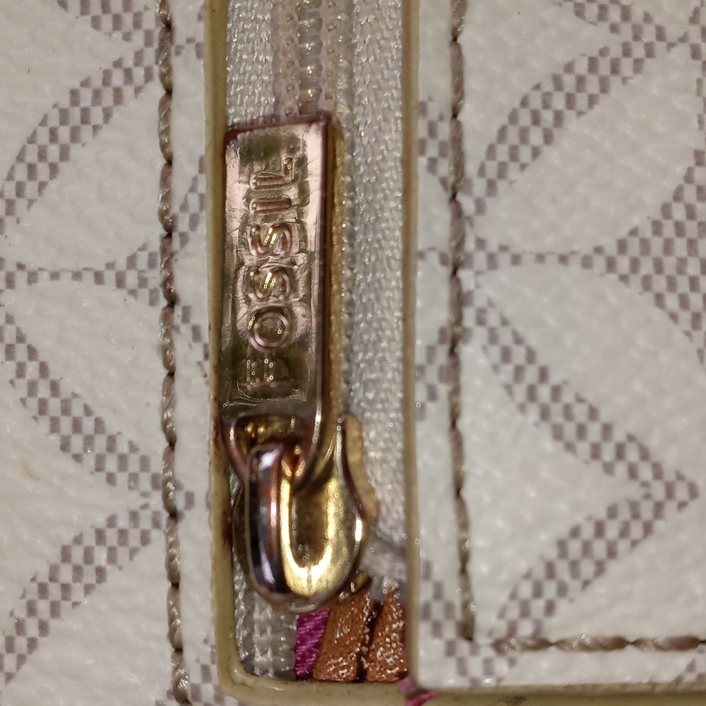 FOSSIL WRISTLET WALLETT - Picture 7 of 8